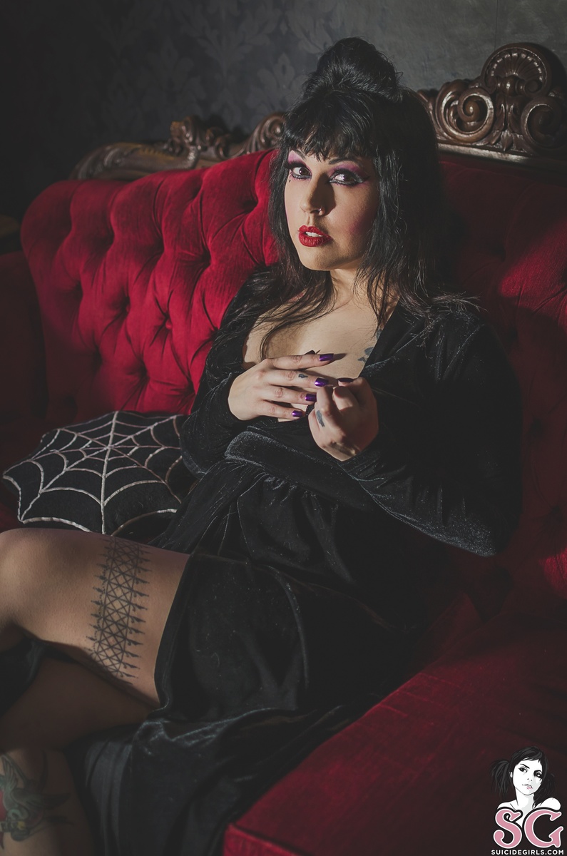 luciana-mistressofthedark-17.jpg