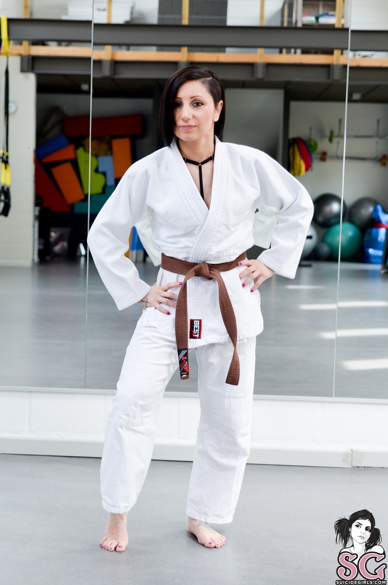 lyakoukla-sexymartialarts-01.jpg