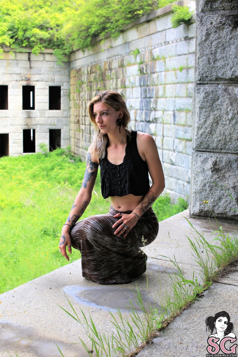 witcherywoods-abandonedme-03.jpg