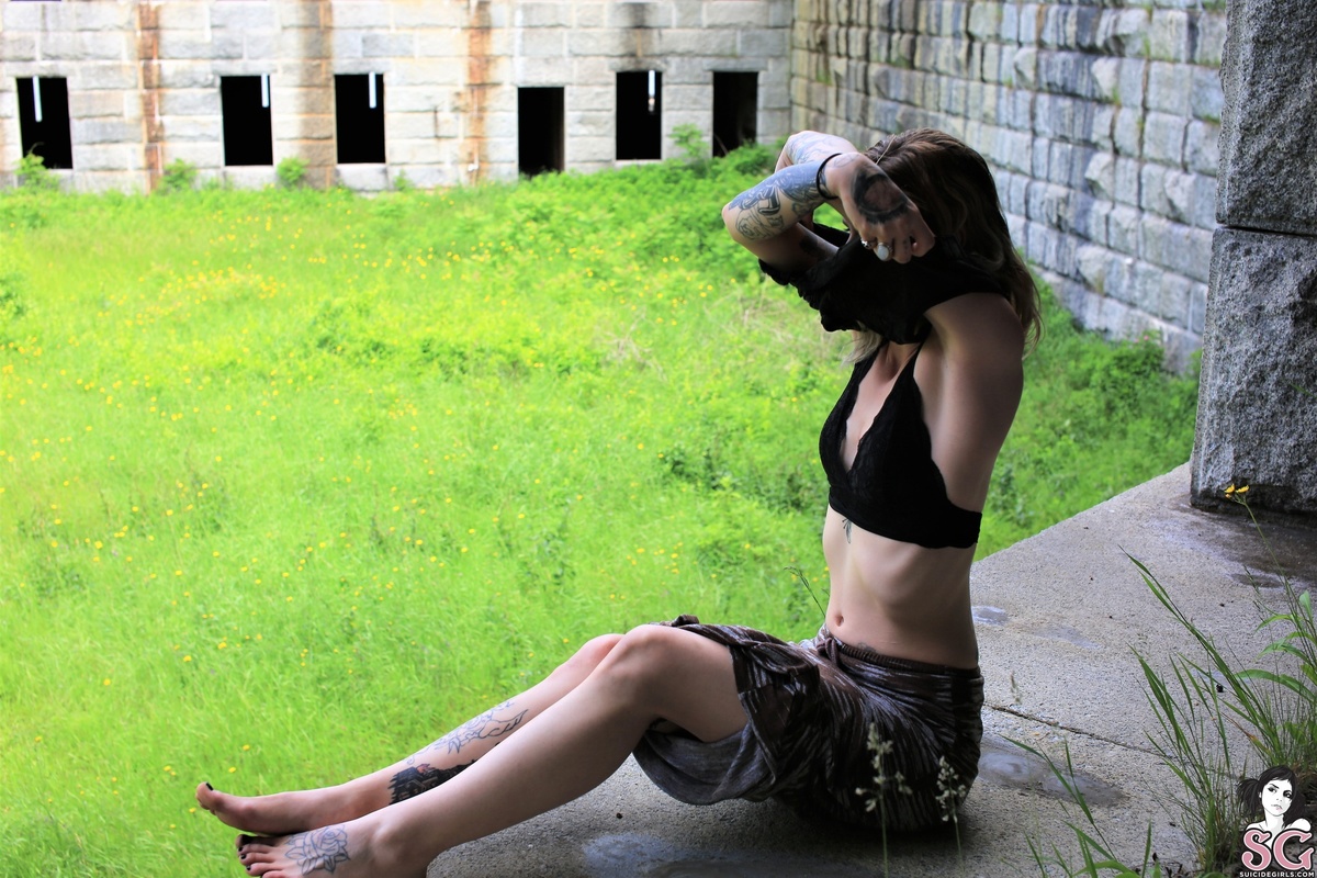 witcherywoods-abandonedme-05.jpg