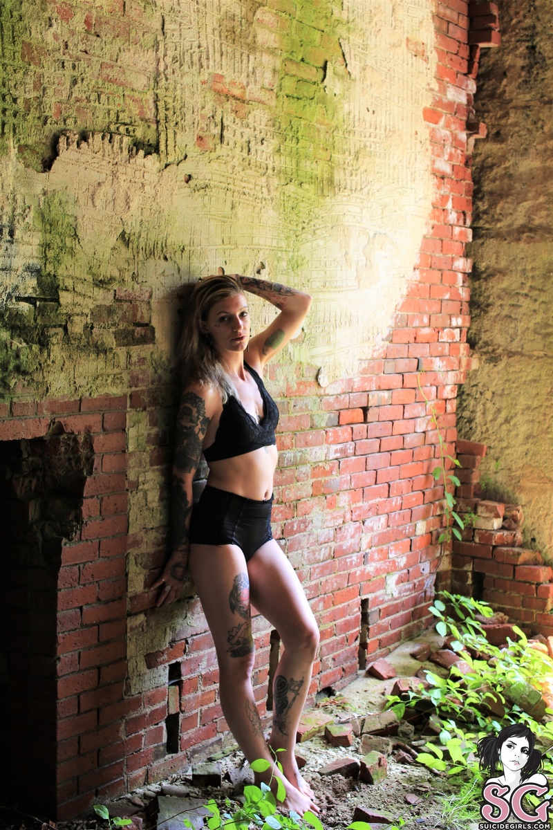 witcherywoods-abandonedme-17.jpg