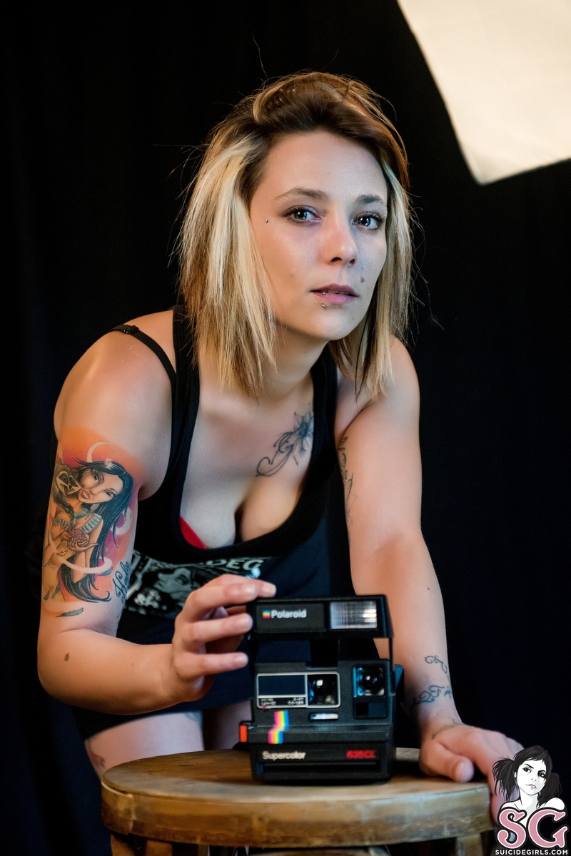 skullygirl-polaroid-07.jpg