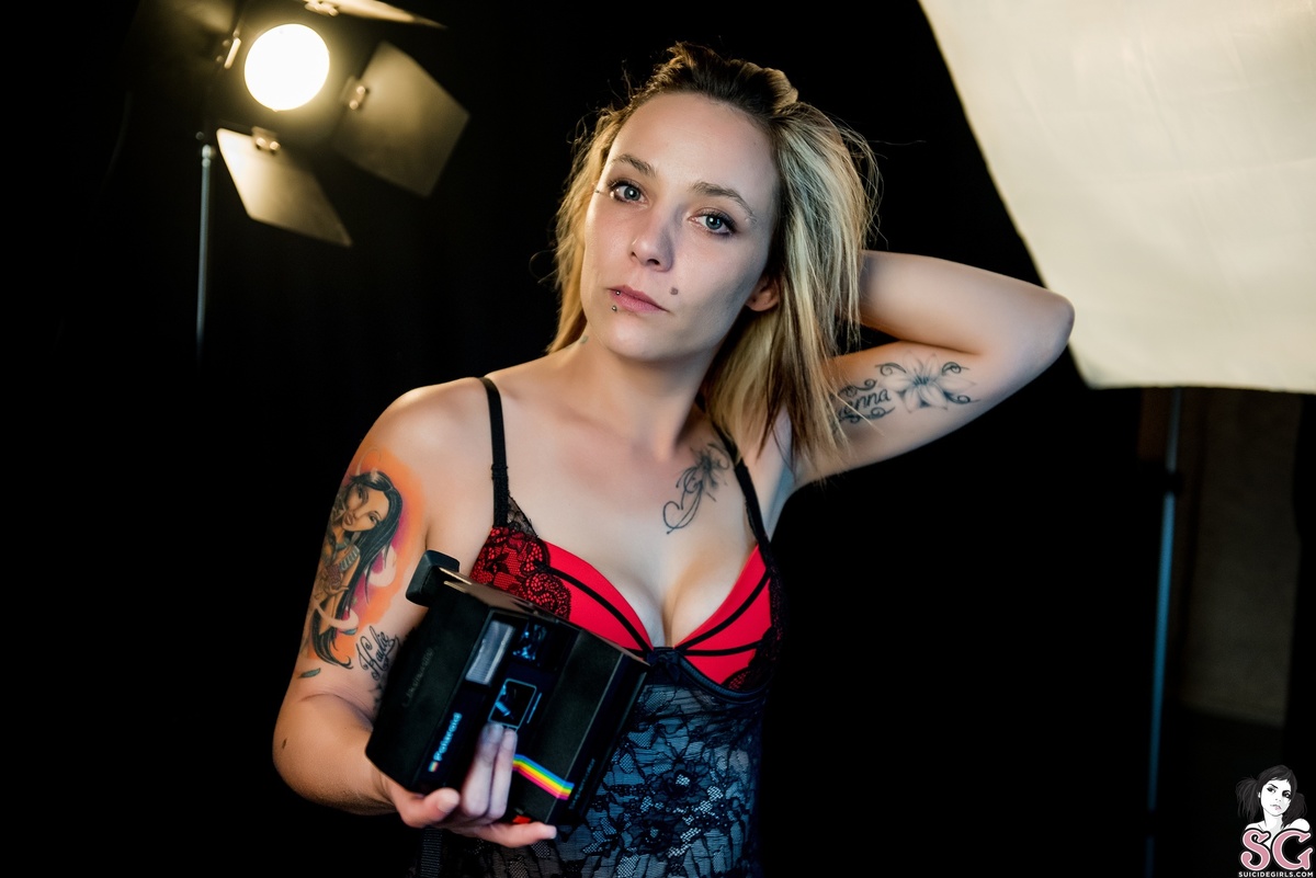 skullygirl-polaroid-25.jpg