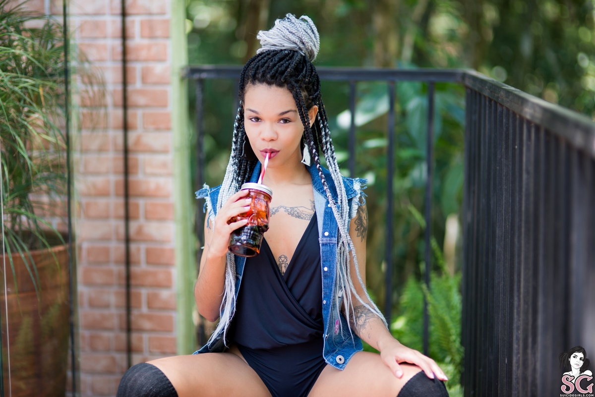 sasacarvalho-youwantapieceofme-01.jpg