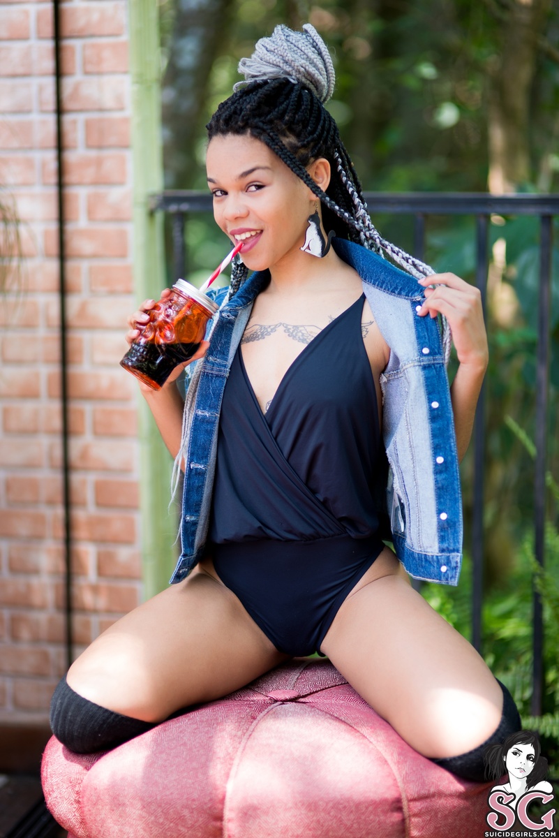 sasacarvalho-youwantapieceofme-03.jpg