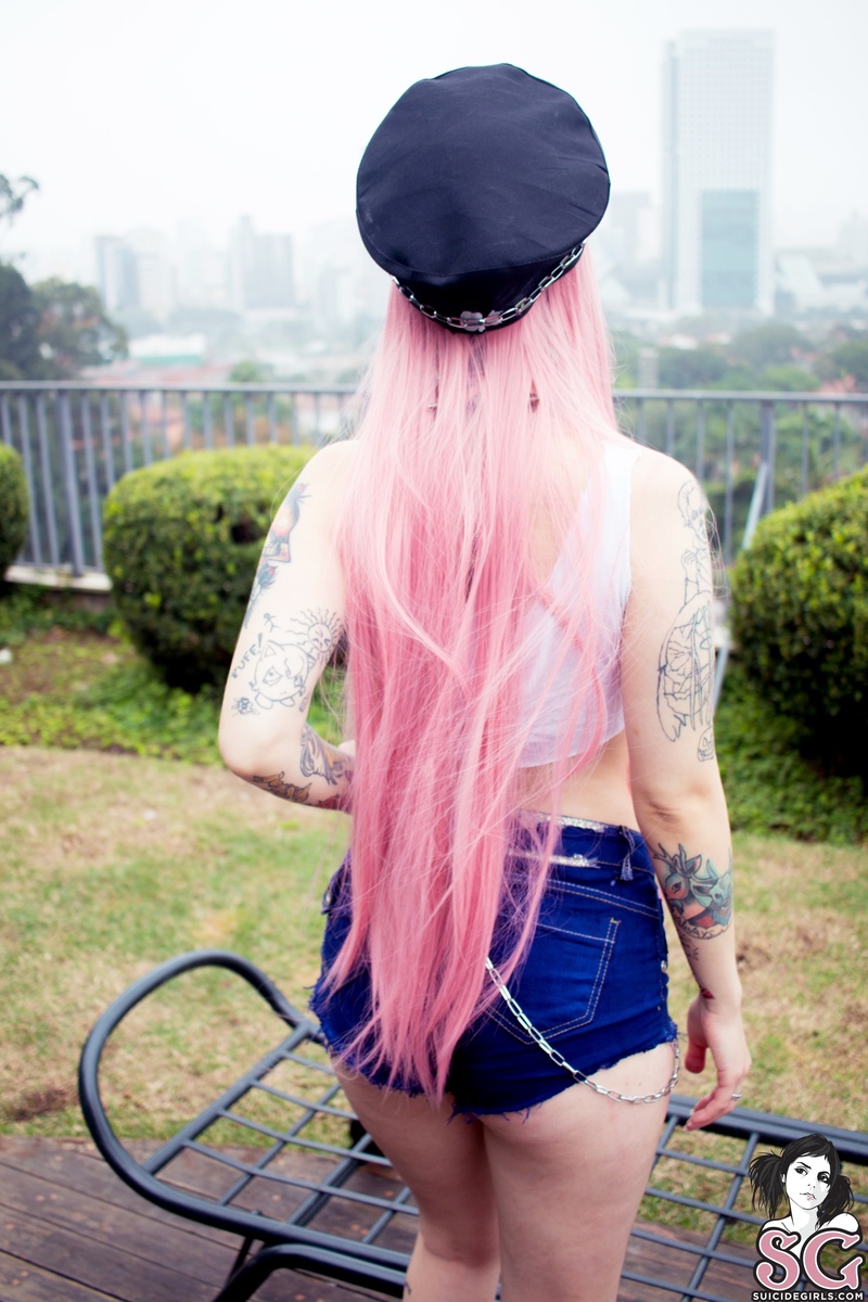 saga-themadgearqueen-03.jpg