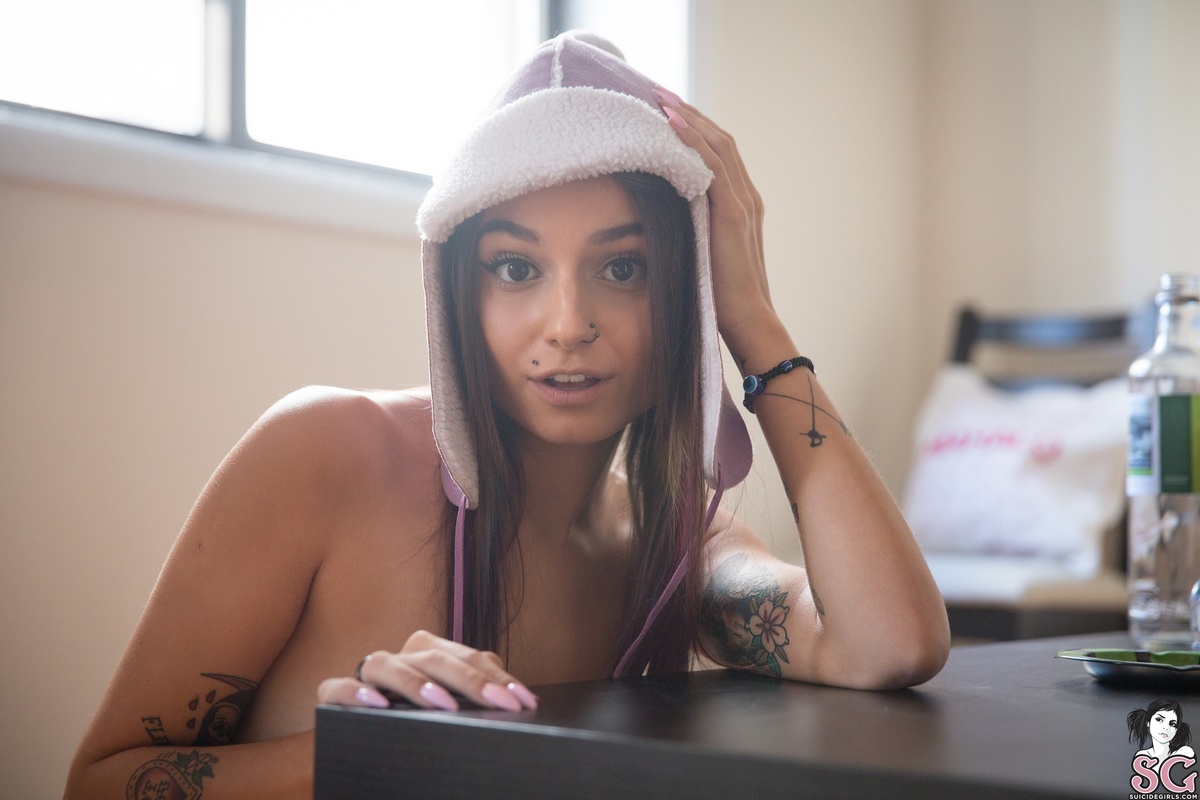 catarina-purplehat-23.jpg