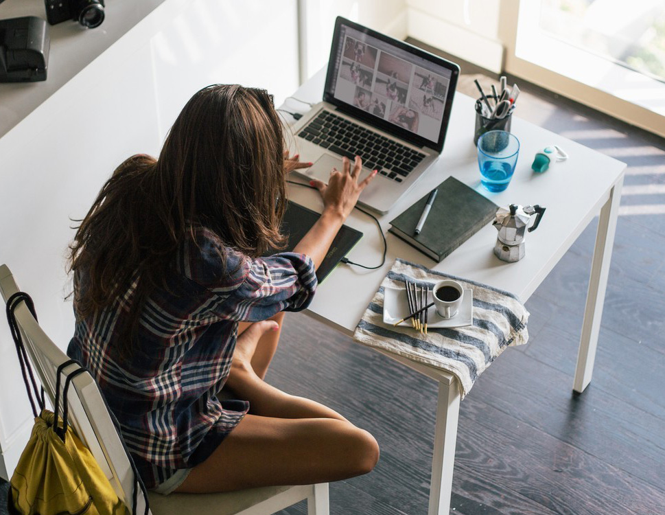 ladydesk-crop.jpg