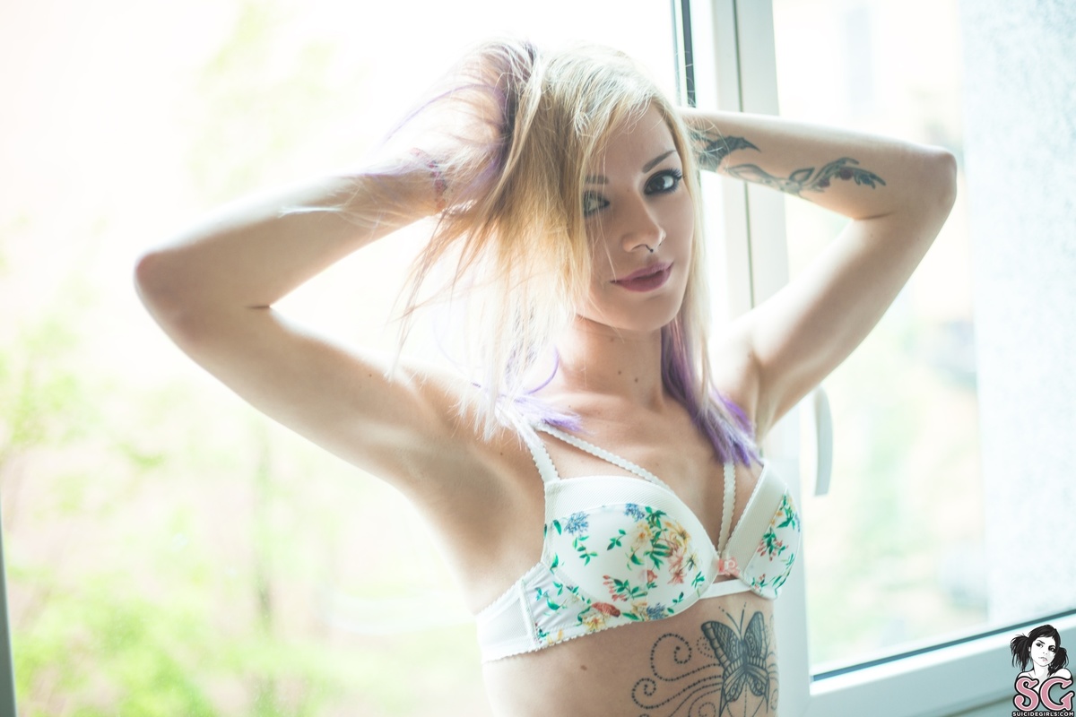 marymoonshine-innocentserotonin-17.jpg