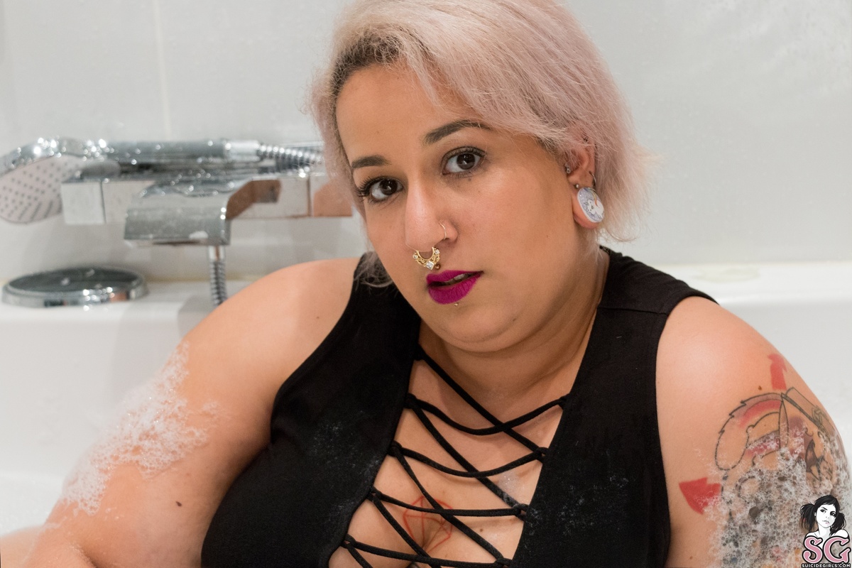 azazel-champagnebitch-19.jpg