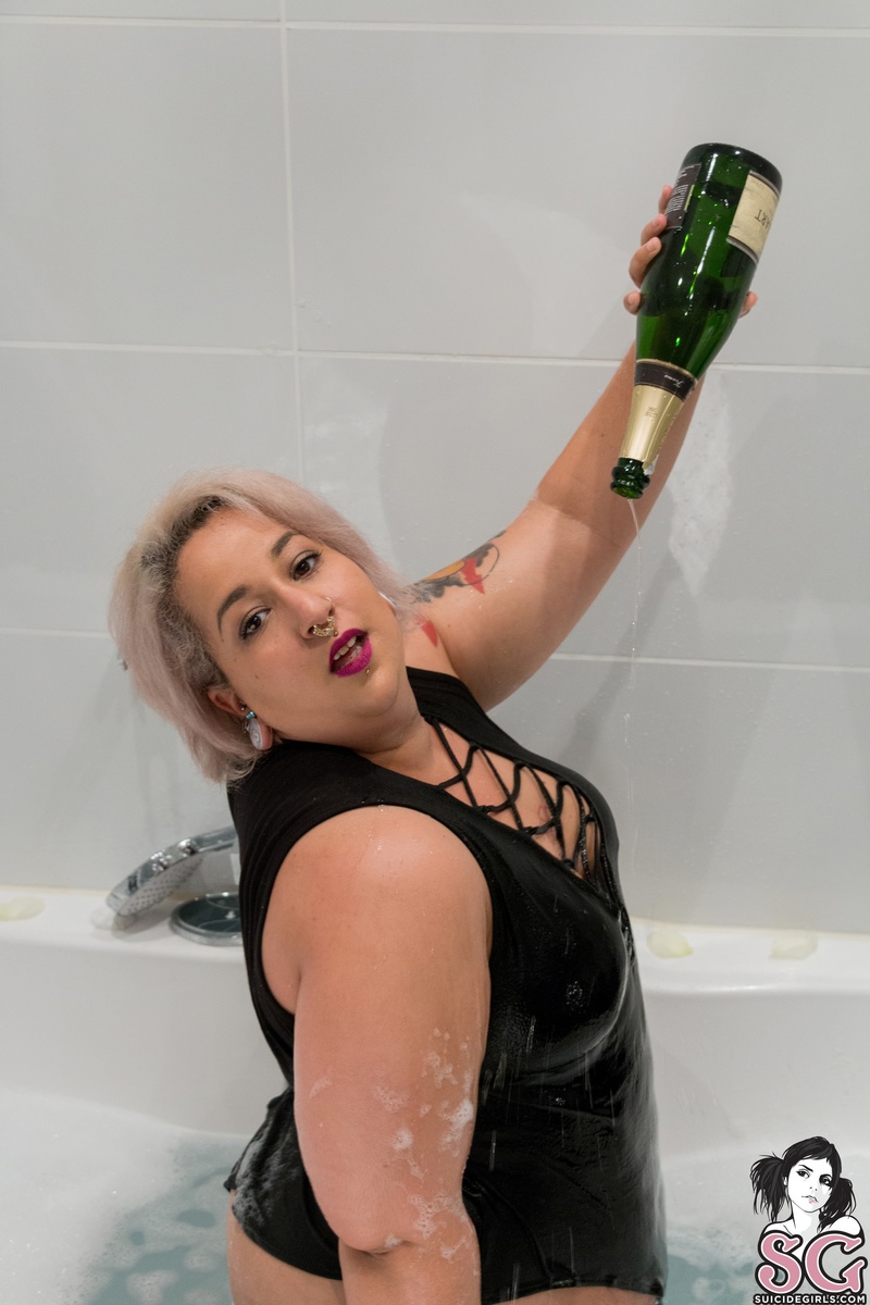 azazel-champagnebitch-29.jpg