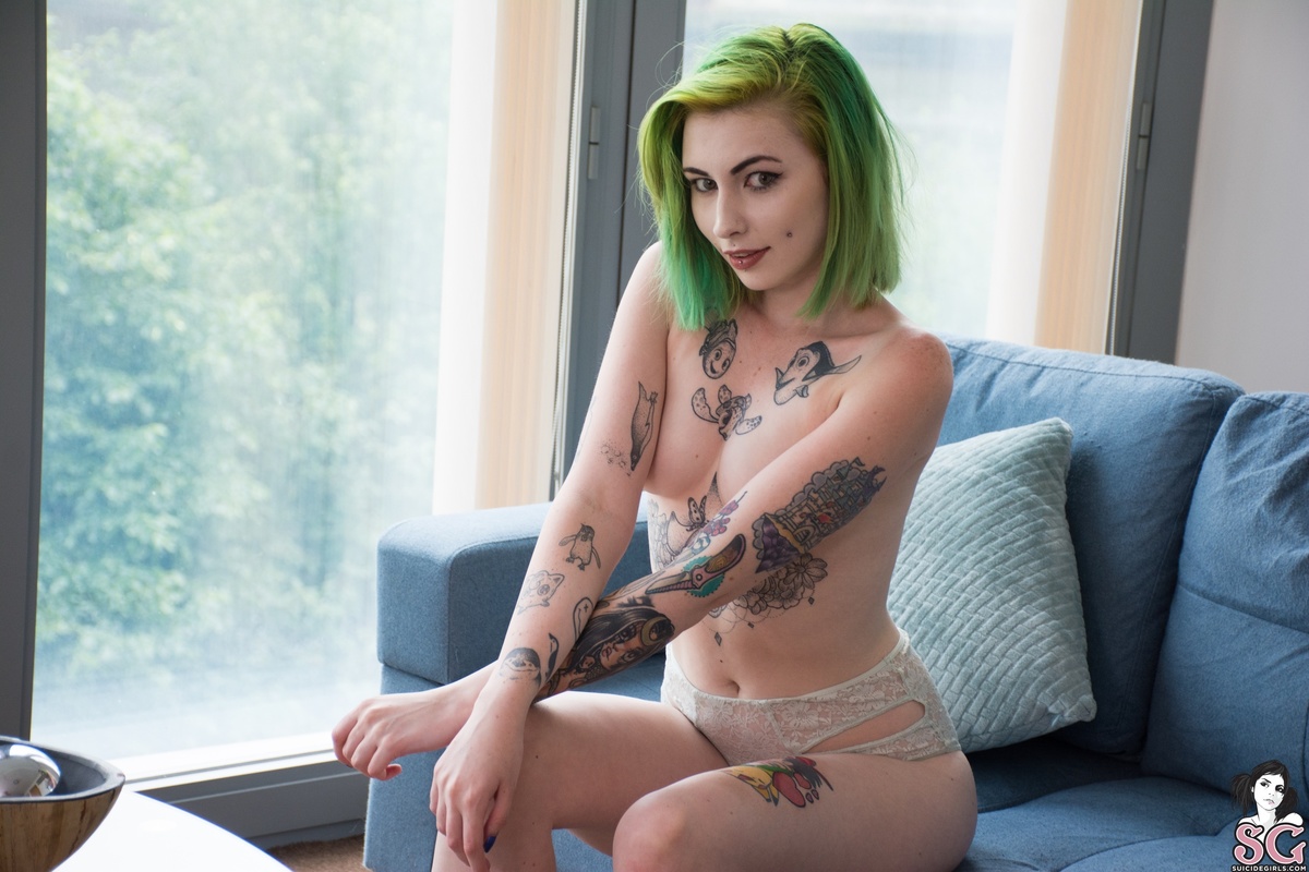 phoebe-penthousesweet-15.jpg