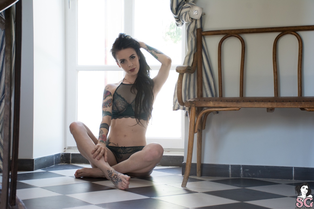 tanyabat-evergreen-05.jpg