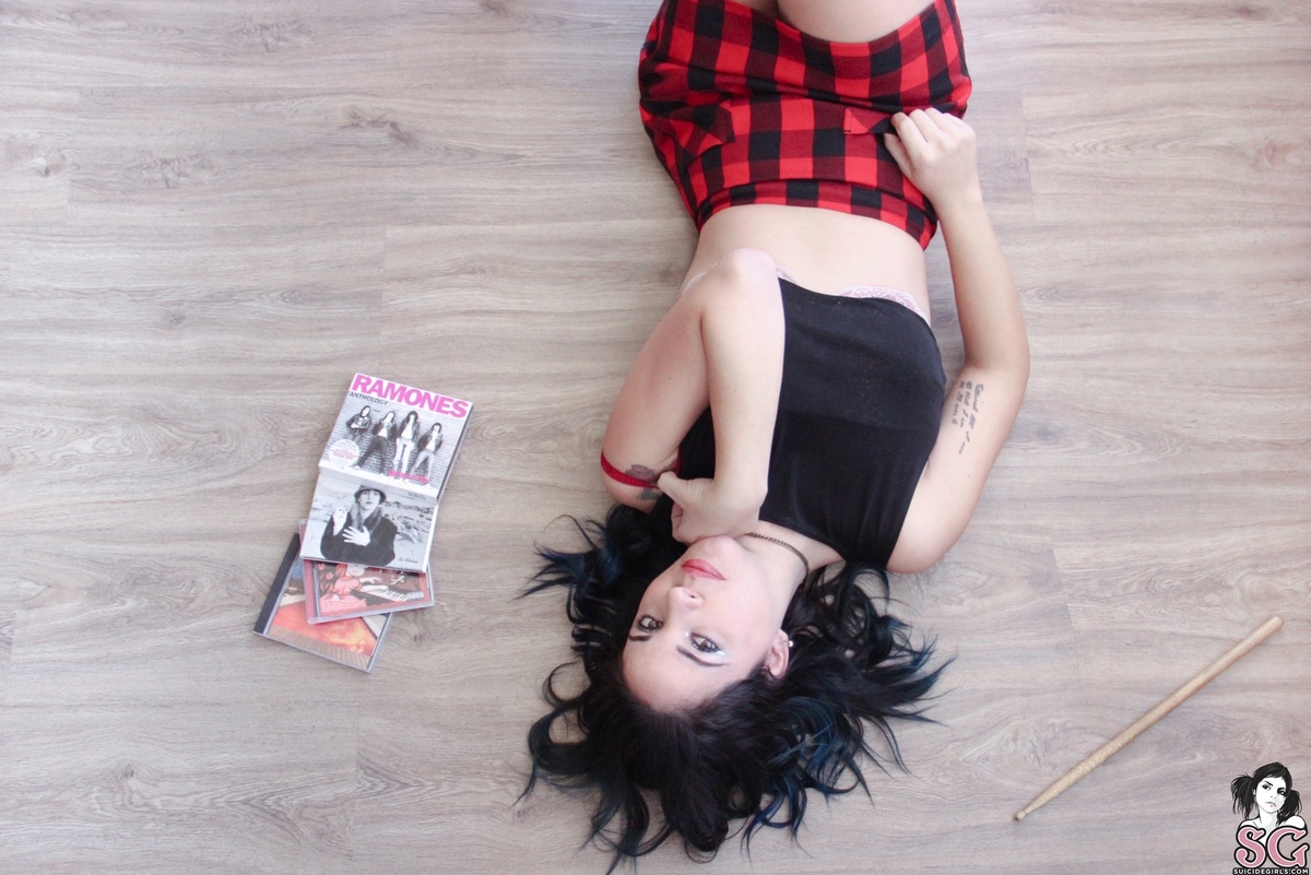 kinda-loveme2times-09.jpg