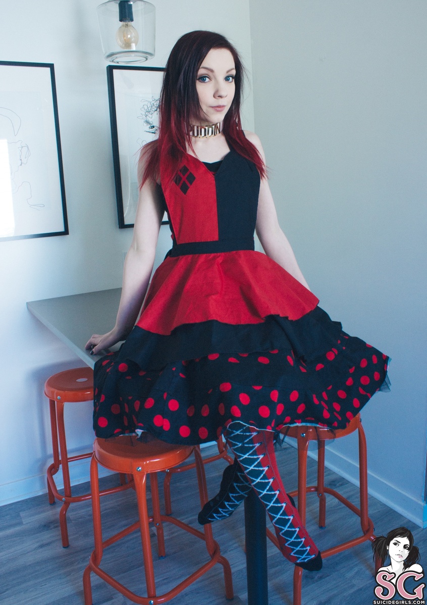 serenarayne-housewifeharley-01.jpg
