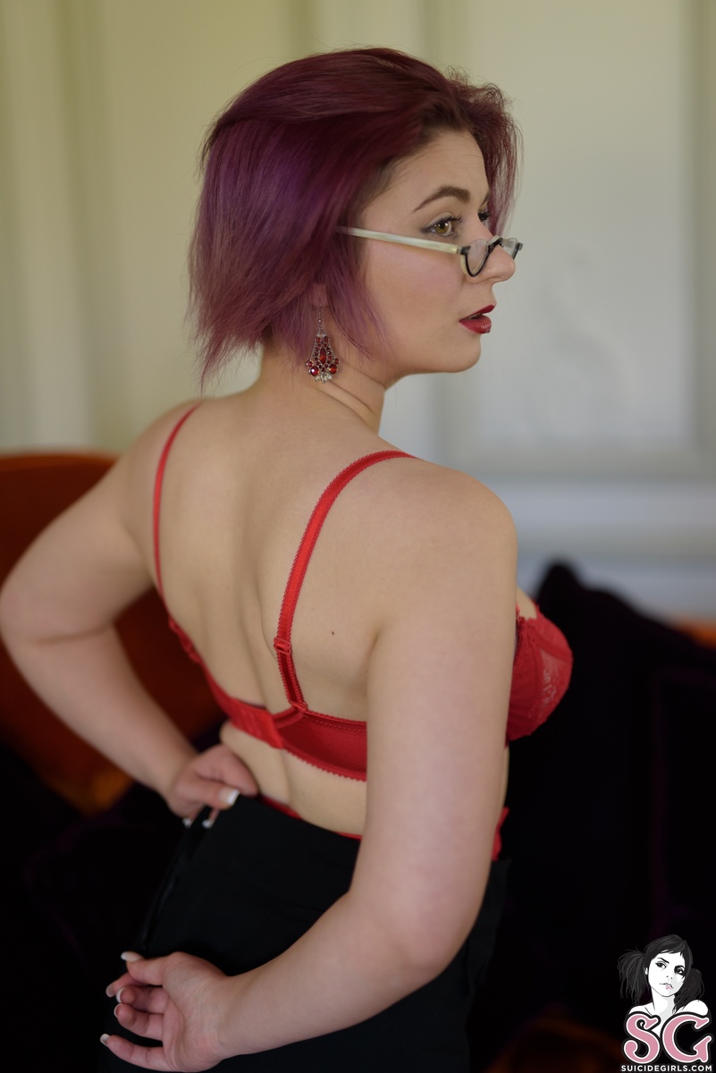 bloodywolf-sweetsecretary-09.jpg