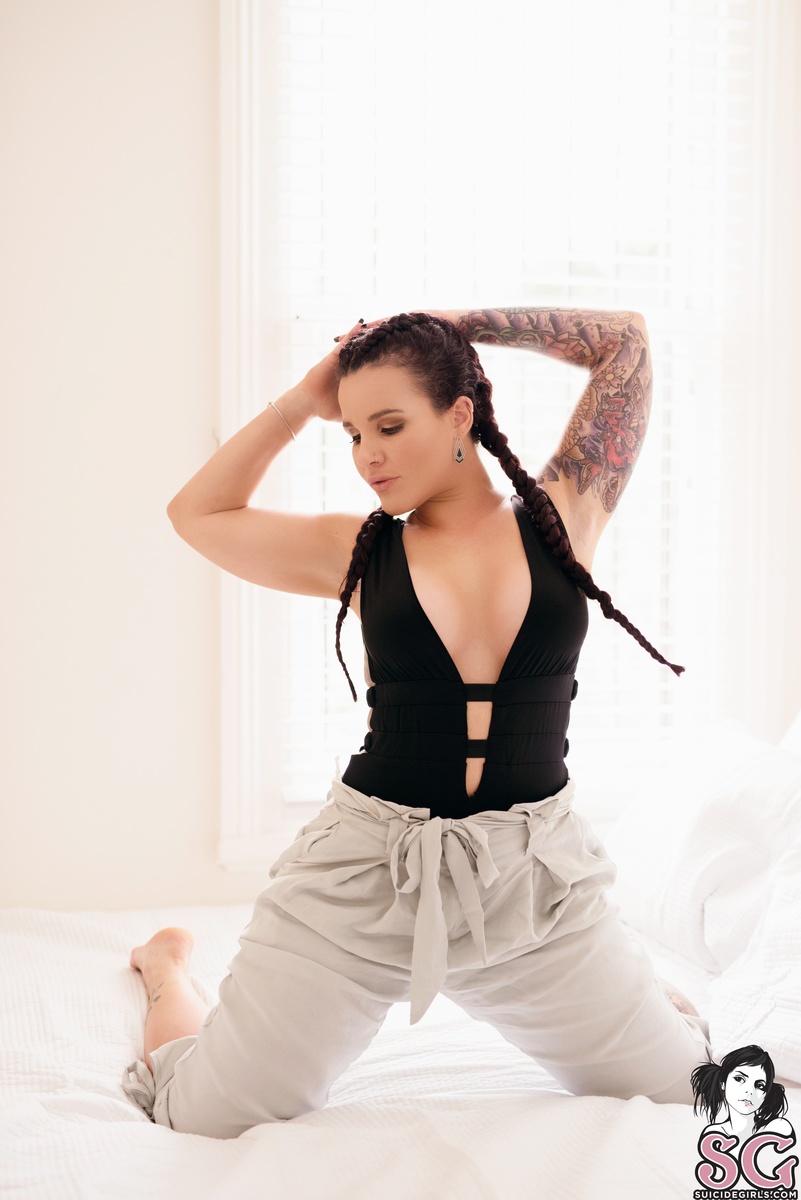 lisey-sinfulgreek-07.jpg
