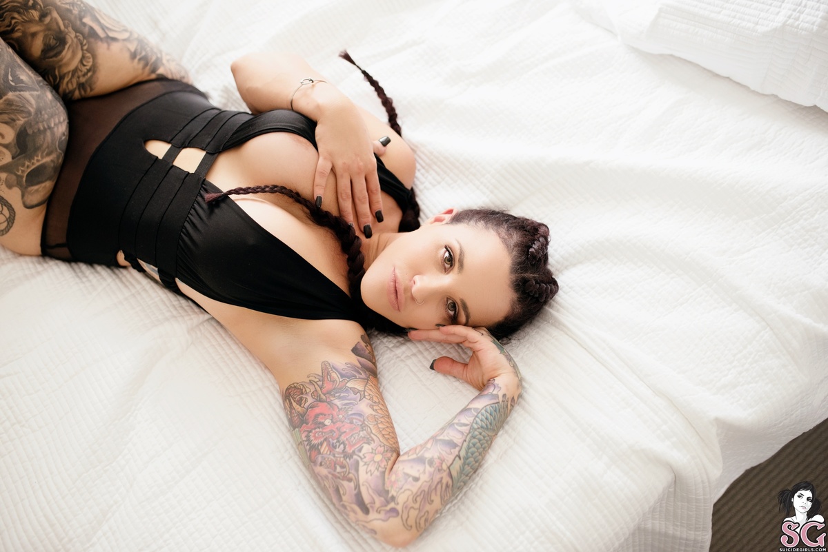 lisey-sinfulgreek-17.jpg