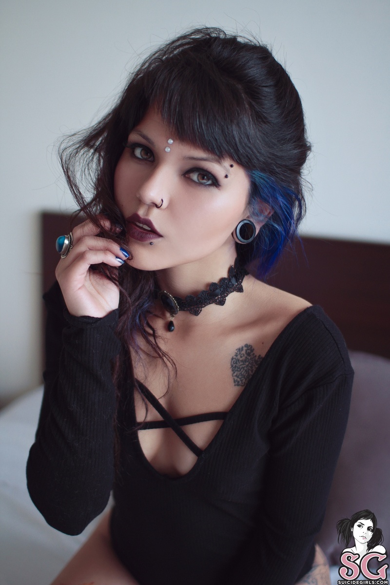 agatha-neverbeyours-01.jpg