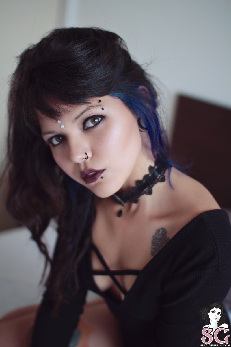 agatha-neverbeyours-03.jpg