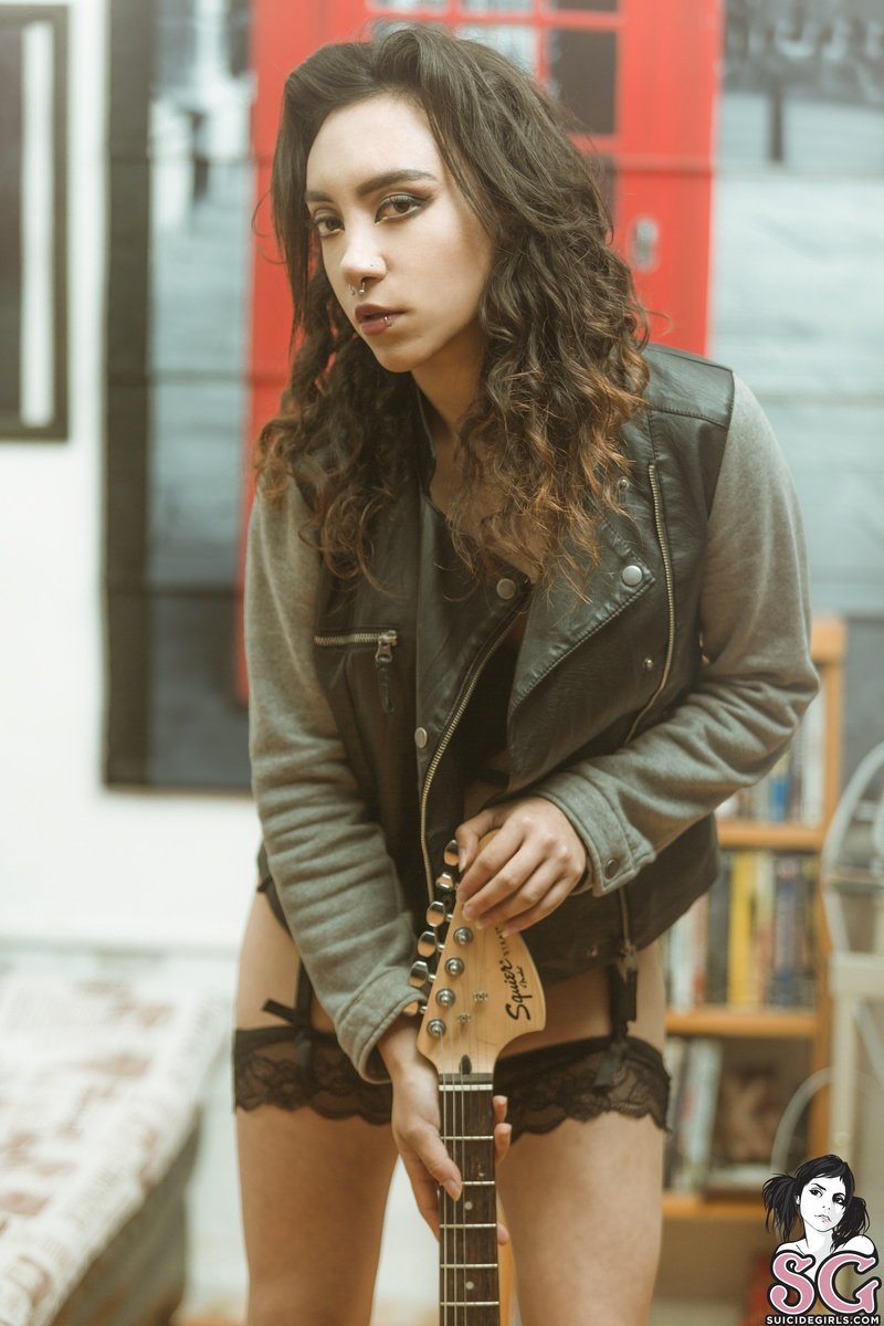 danyperez-seducedbymusic-01.jpg