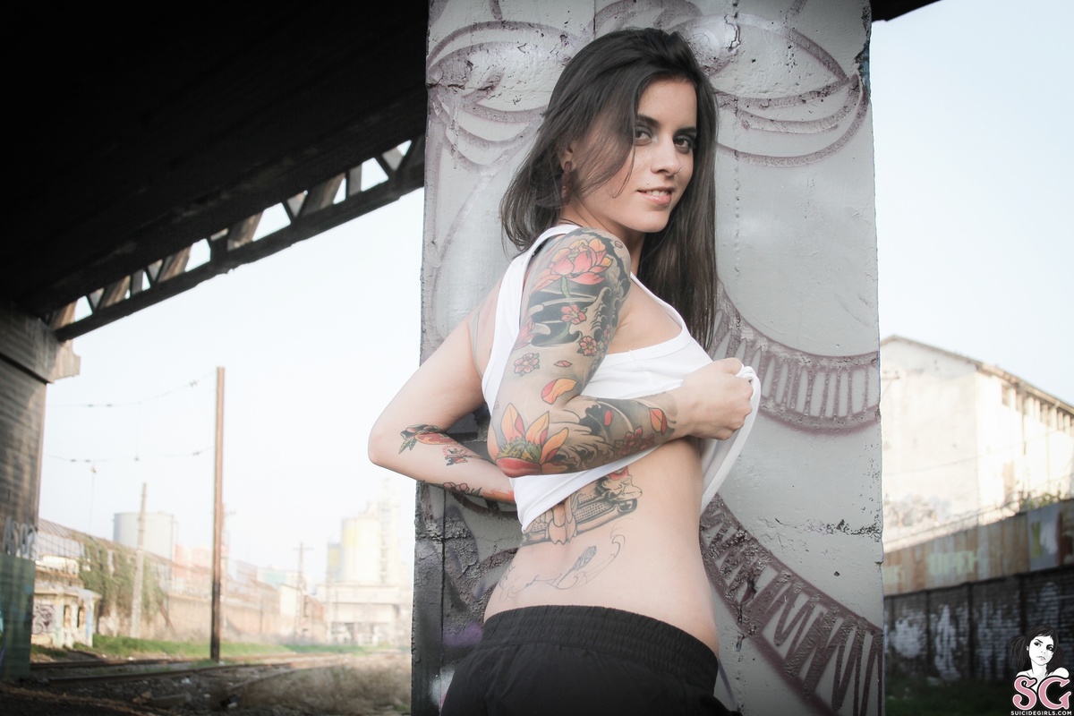 pia-crossedfingers-03.jpg