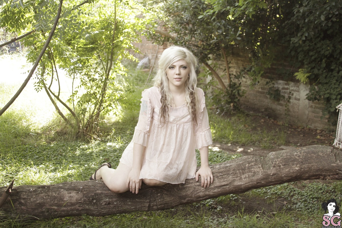 lawita-lightinyoureyes-01.jpg