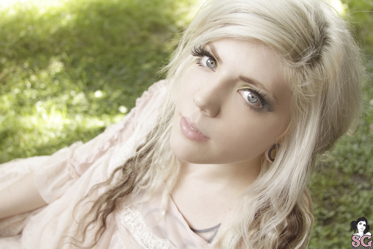 lawita-lightinyoureyes-03.jpg