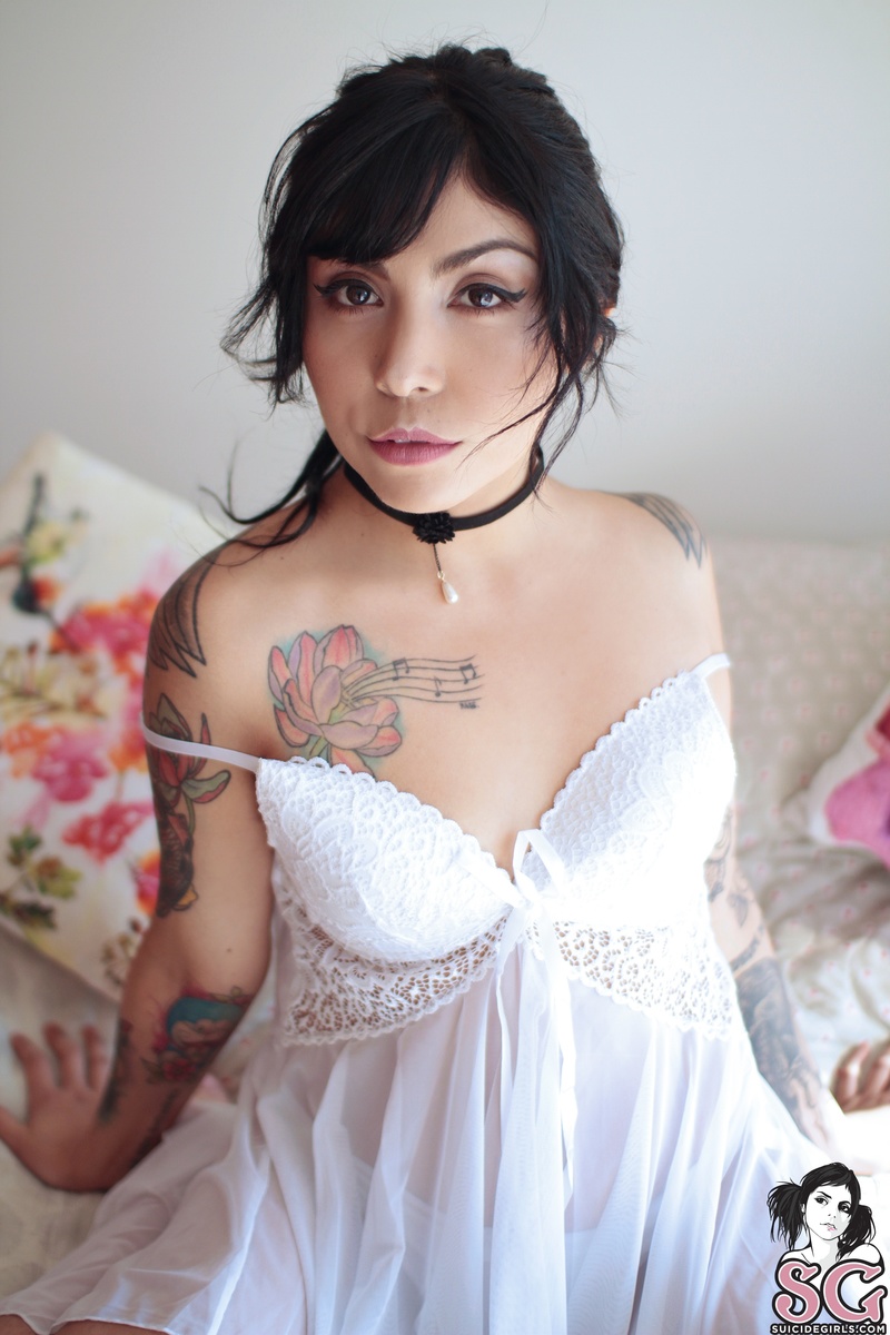 attitude-iwannabeyours-05.jpg