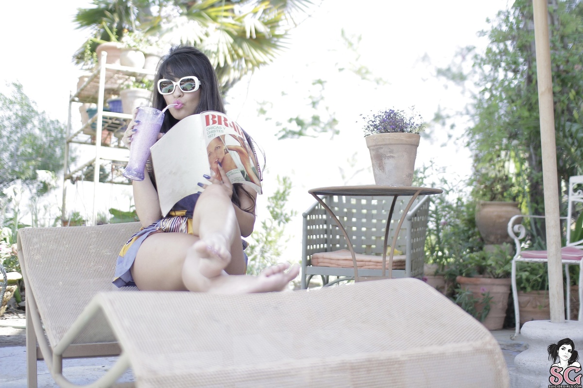 aymi-shakemyafternoon-01.jpg