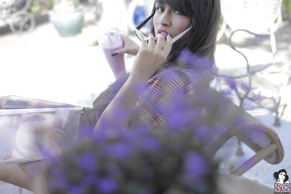 aymi-shakemyafternoon-03.jpg