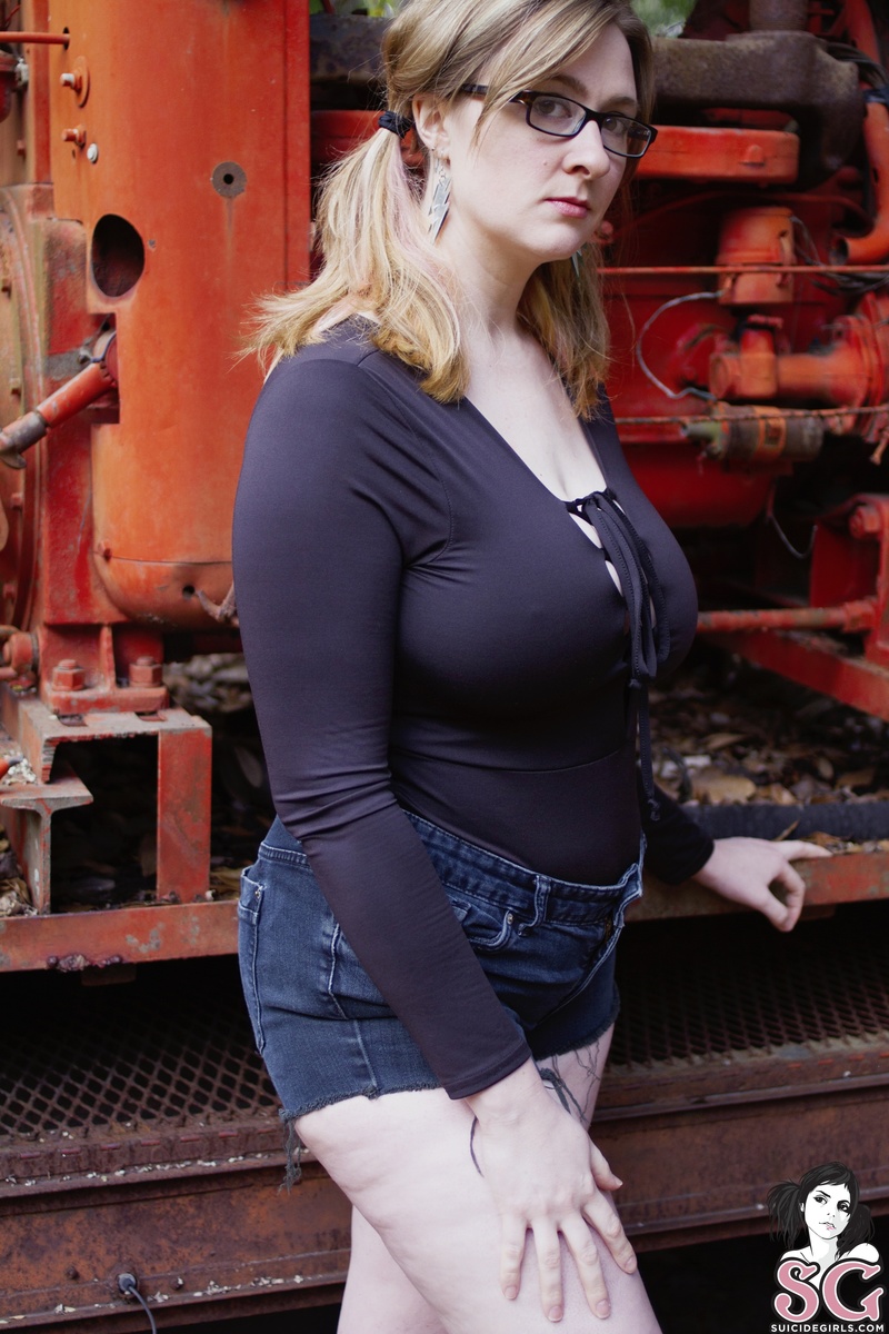 annanymph-truckinalong-03.jpg