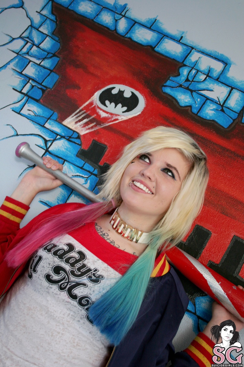 hardcoreharley-queenofgotham-03.jpg