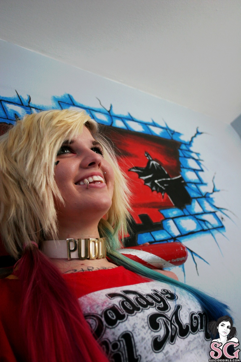 hardcoreharley-queenofgotham-05.jpg