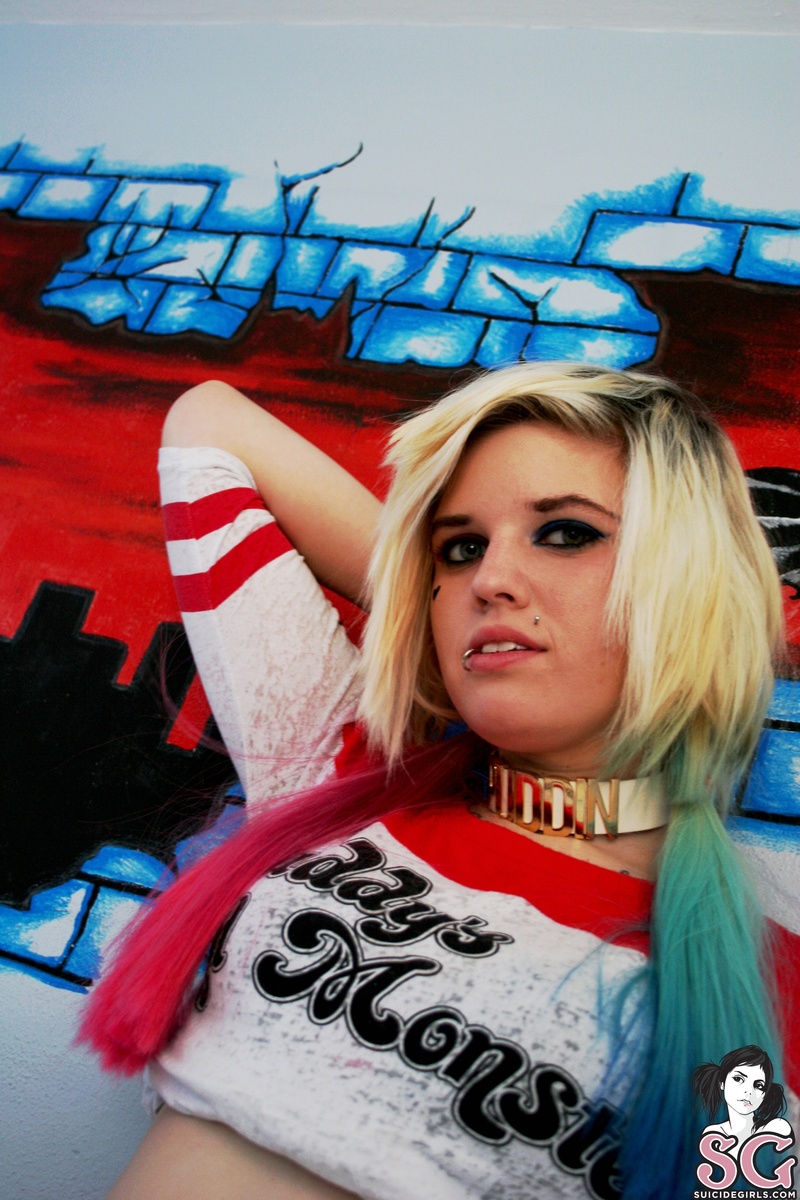 hardcoreharley-queenofgotham-09.jpg