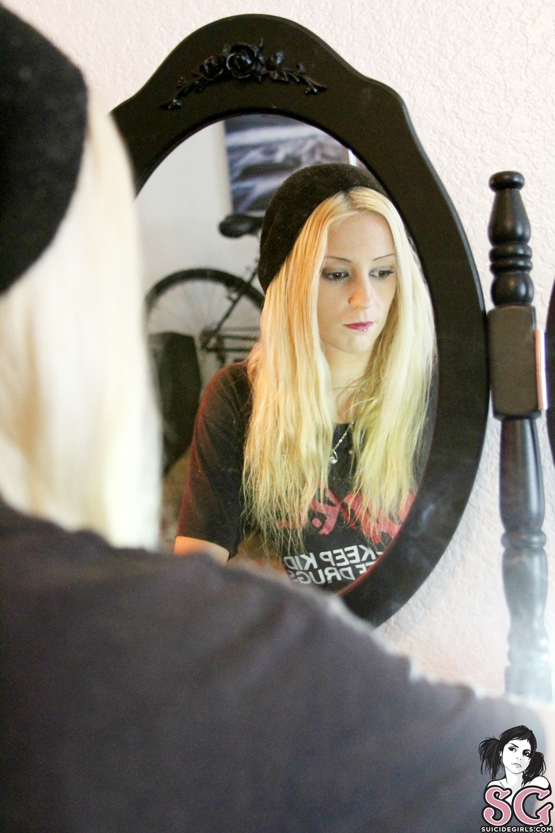 mizzbonez-rockvanity-05.jpg
