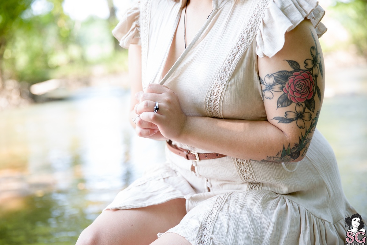 adadglgmut-themiddaysiren-05.jpg