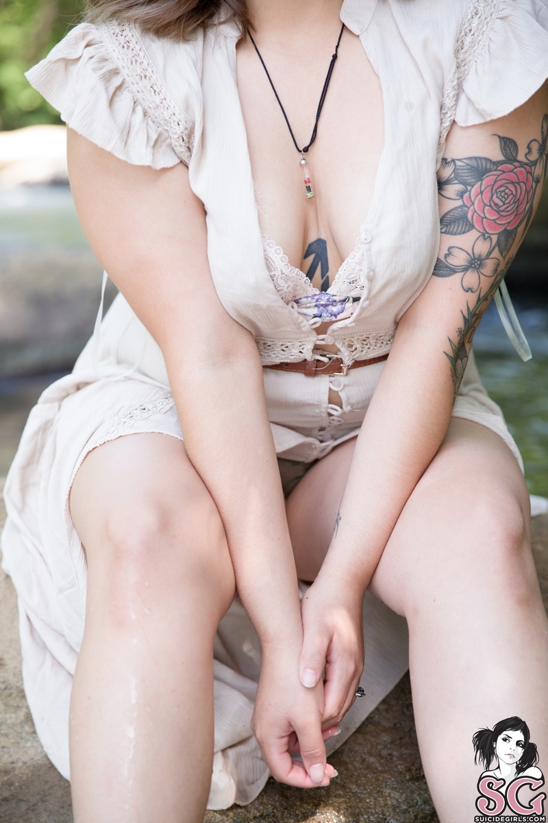adadglgmut-themiddaysiren-07.jpg