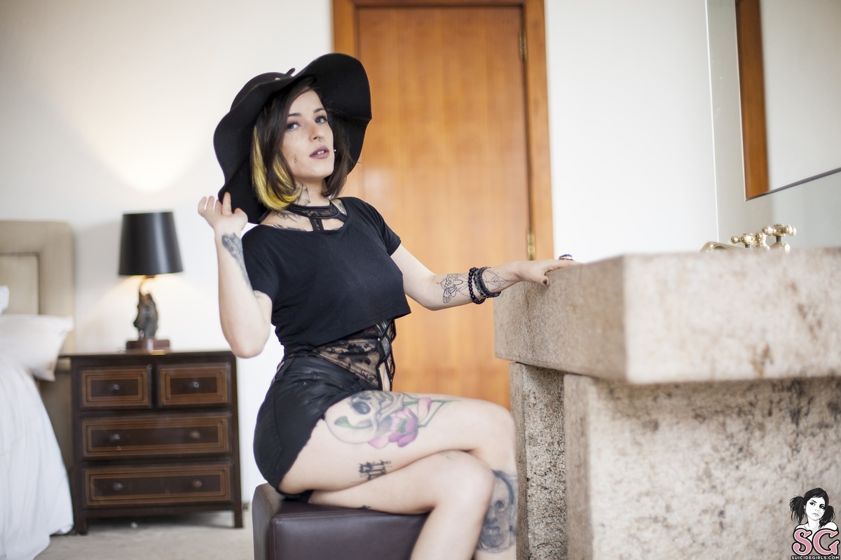 cherryalves-blackandyellow-01.jpg