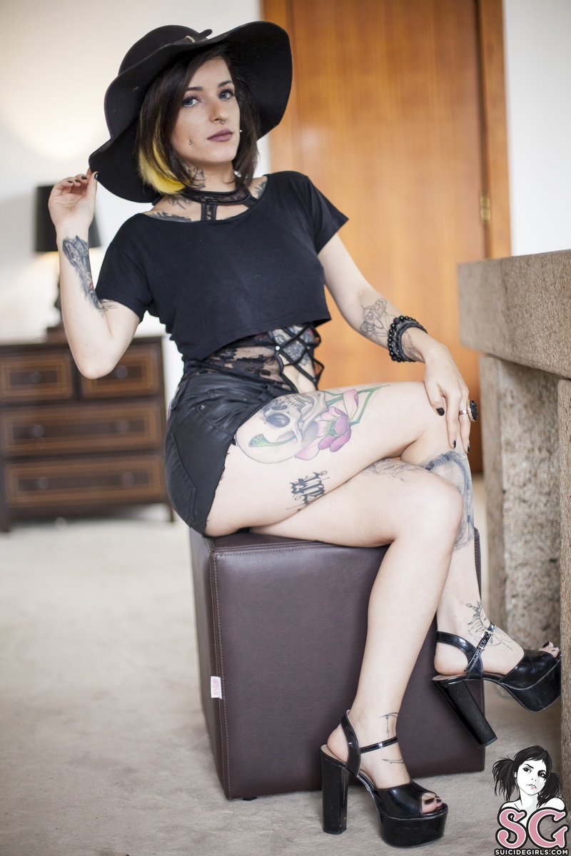 cherryalves-blackandyellow-03.jpg