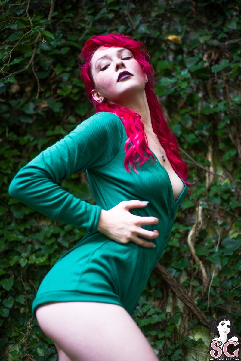 vintagemermaid-poisonivy-01.jpg