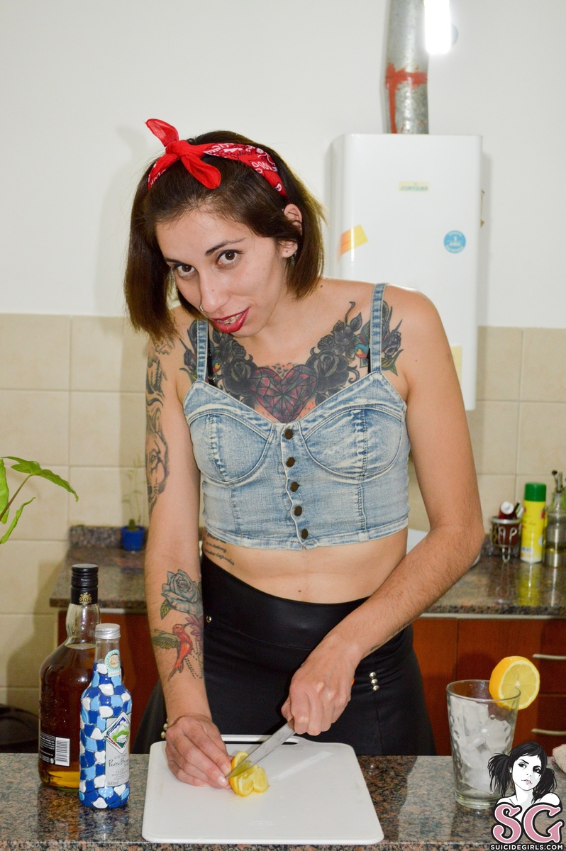 wildnaomy-reddrink-09.jpg