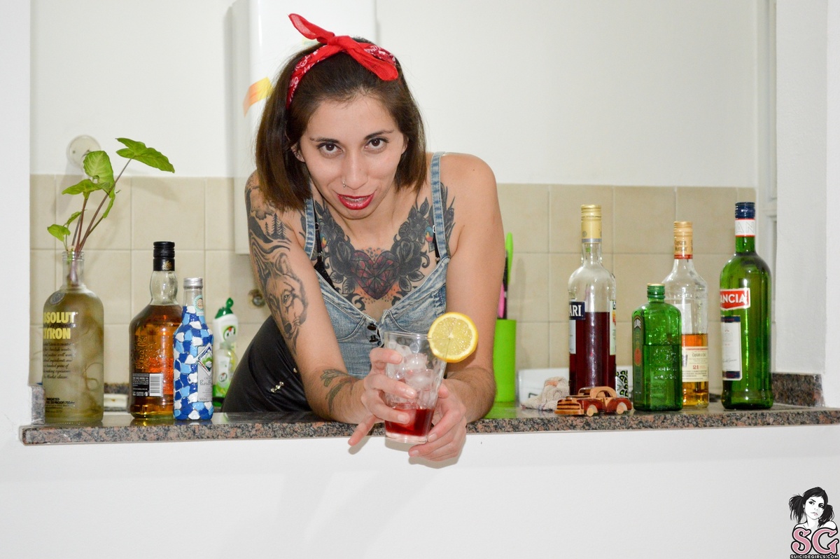 wildnaomy-reddrink-11.jpg
