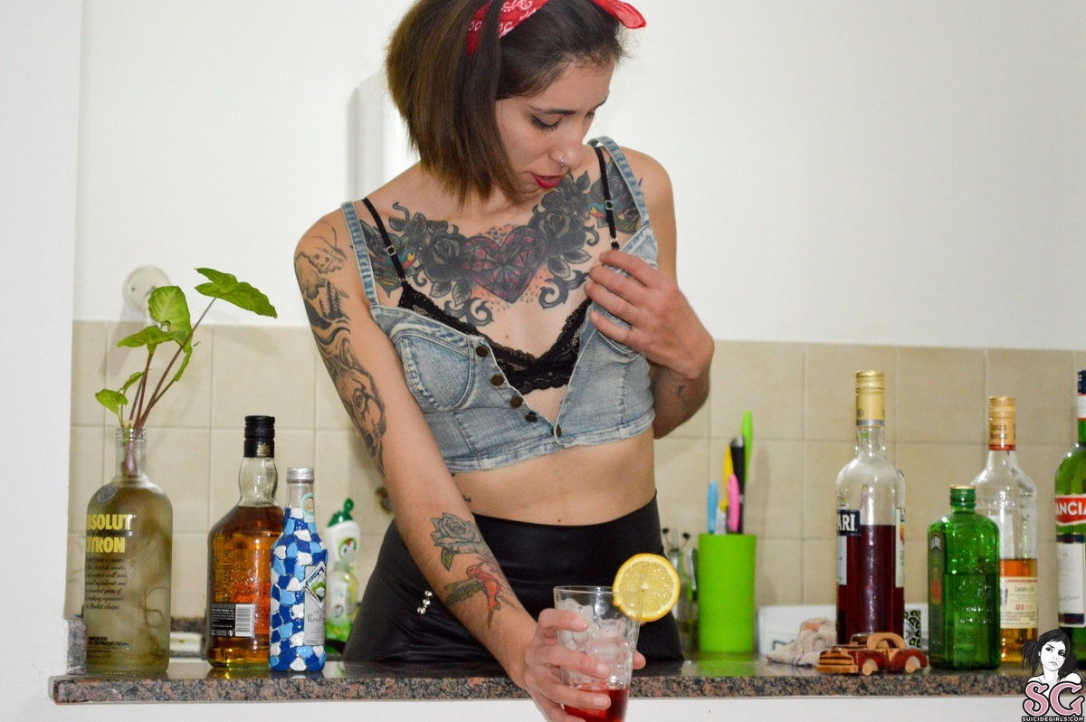 wildnaomy-reddrink-13.jpg