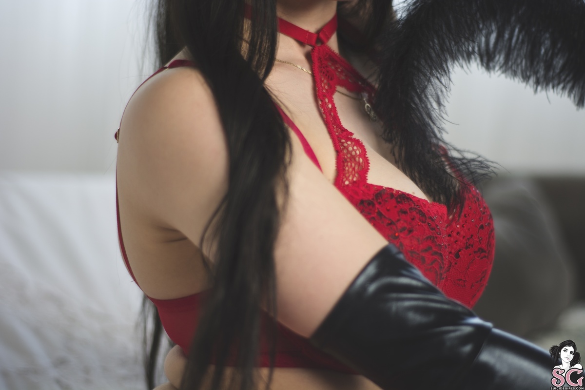 cronegoddess-crimsononyx-03.jpg