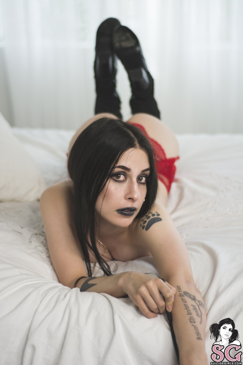 cronegoddess-crimsononyx-23.jpg