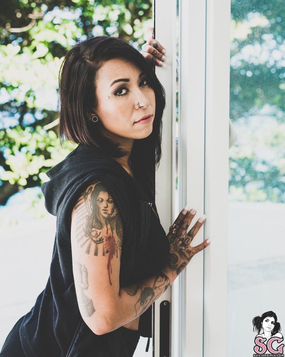 morenaveneno-poisongirl-01.jpg
