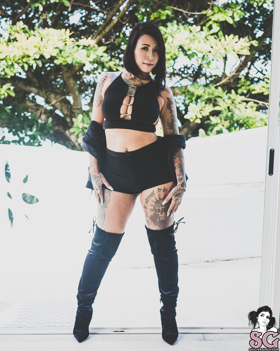 morenaveneno-poisongirl-03.jpg