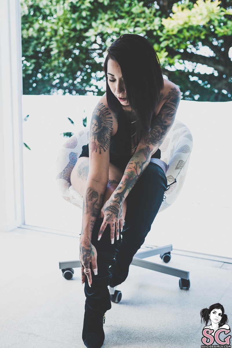 morenaveneno-poisongirl-15.jpg