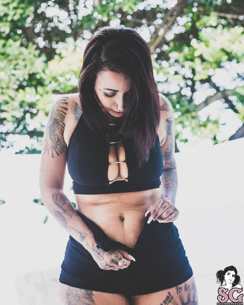morenaveneno-poisongirl-17.jpg